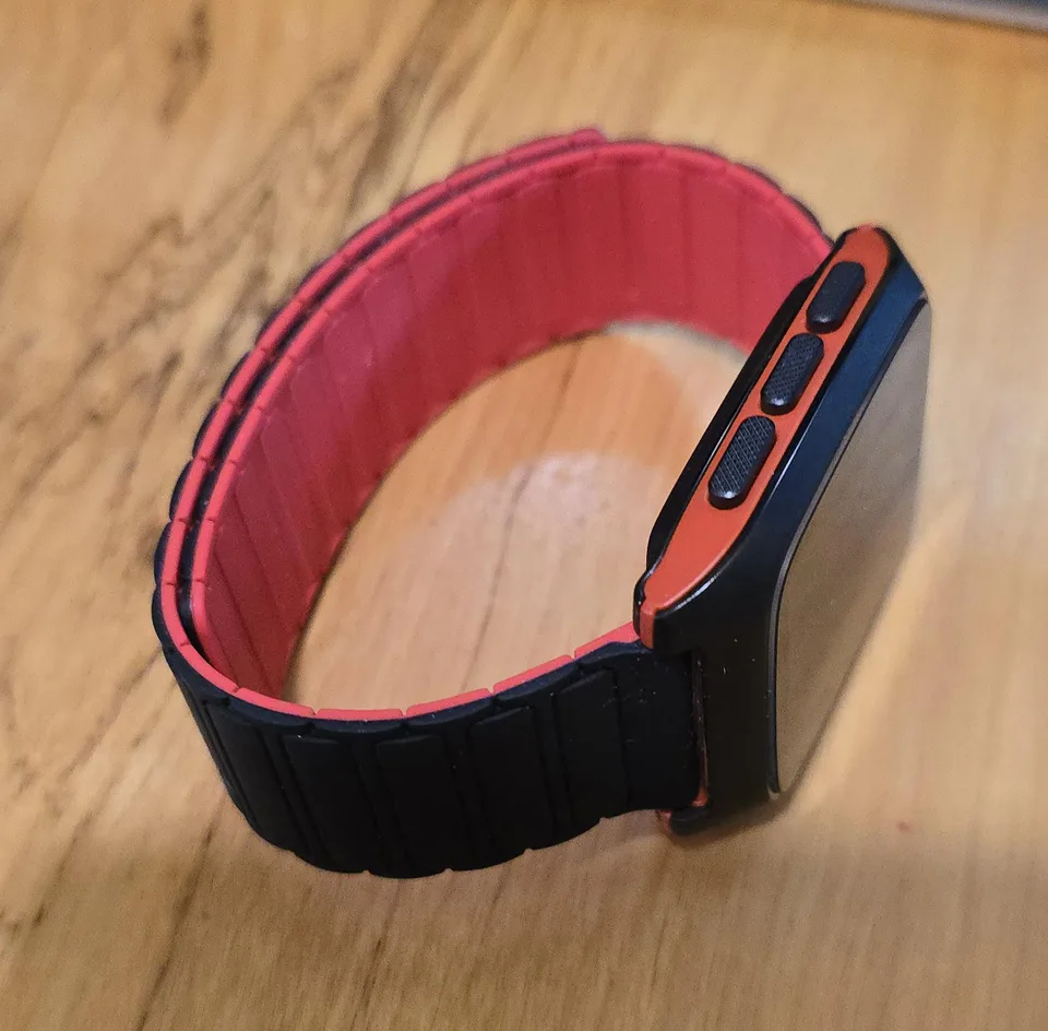 Black and red silicone band on Pebble Time 2