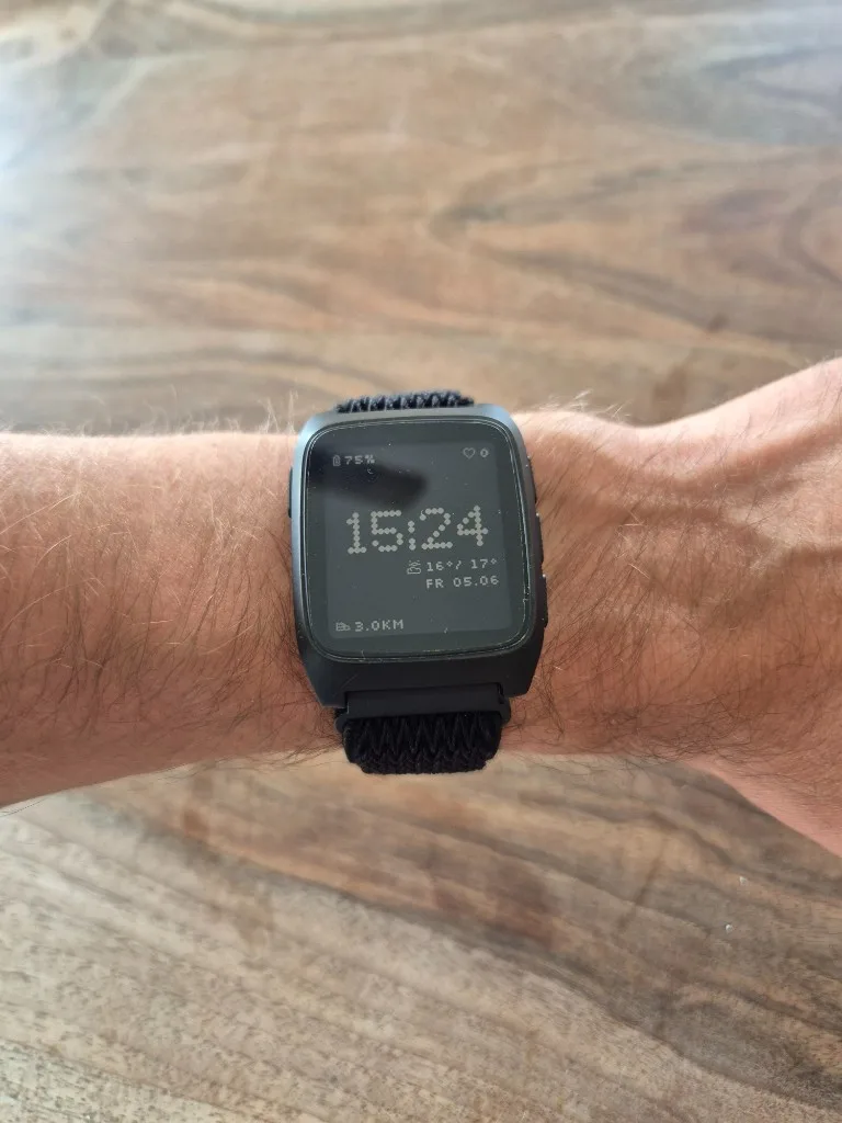 Pebble Time 2 on wrist with TumpCez black elastic band